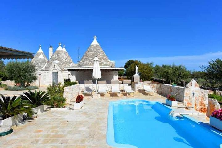 Trullo Antico with exclusive swimming pool