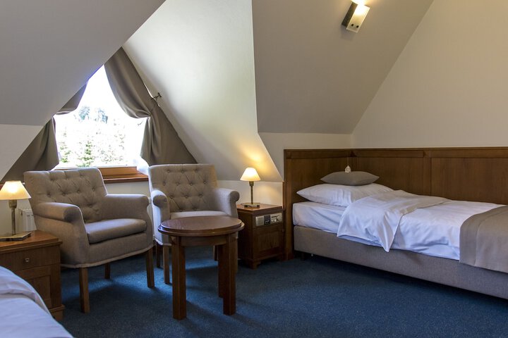 Room 10 of 86