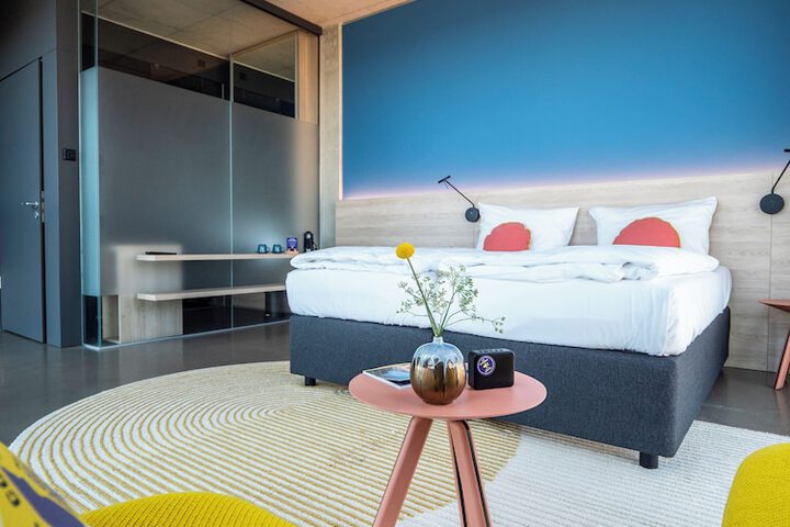 Room 16 of 53