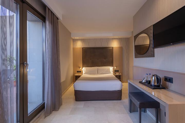 Room 3 of 135