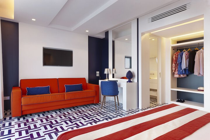 Room 32 of 117