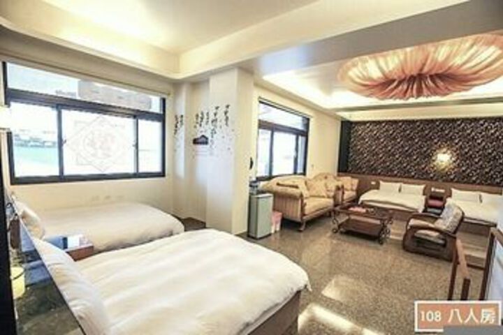 Room 13 of 36