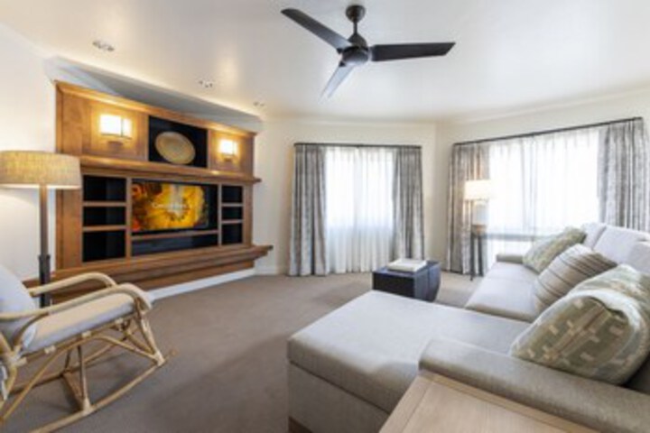 Room 32 of 82