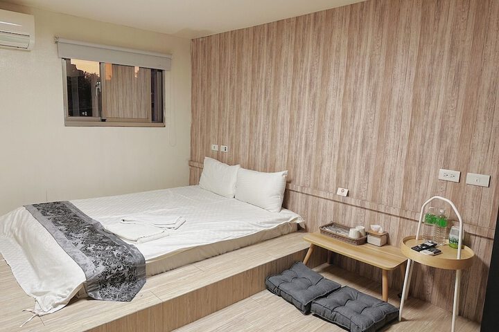Room 2 of 68