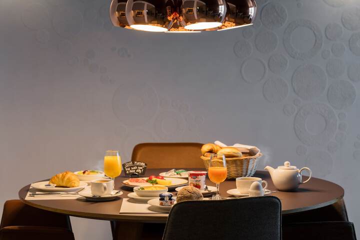 Breakfast/Coffee Service 34 of 45