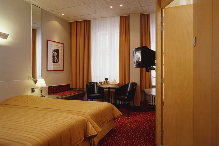 Room 18 of 46