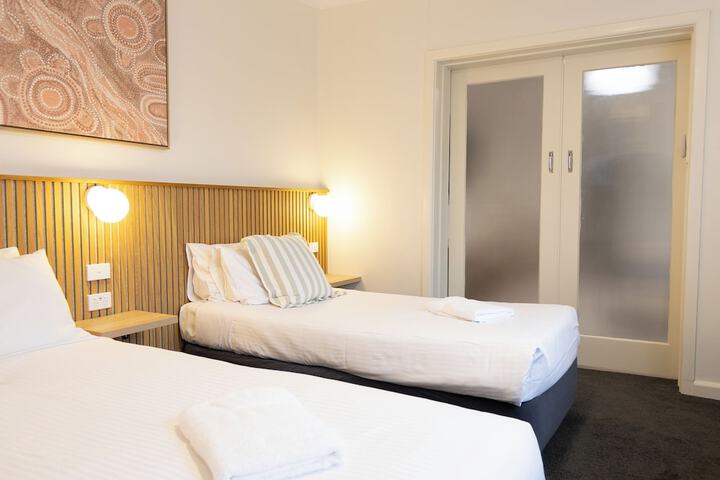 Room 32 of 41