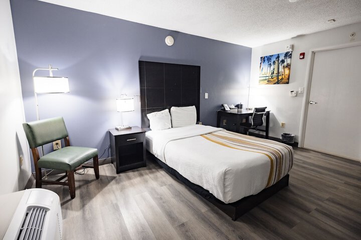 2 Double Beds (14 of 18)