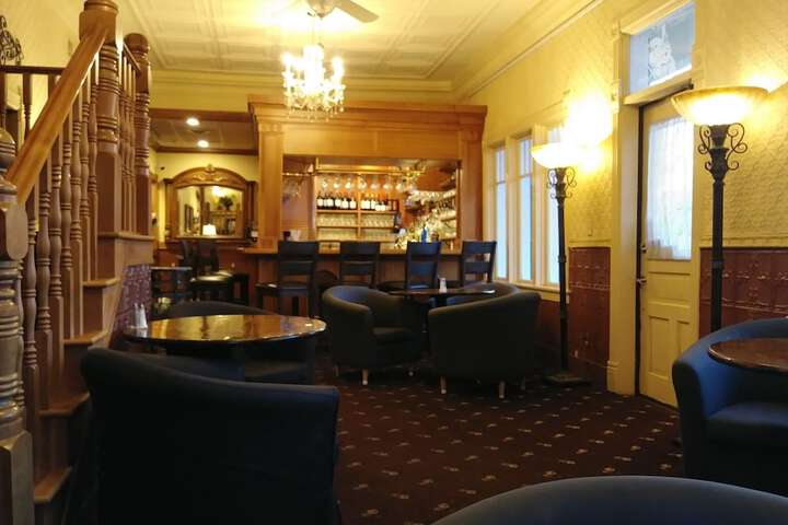 Lounge 56 of 60