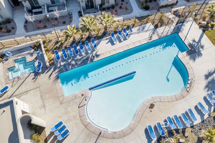 Pool 39 of 64
