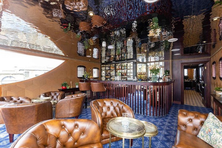 Lounge 51 of 67