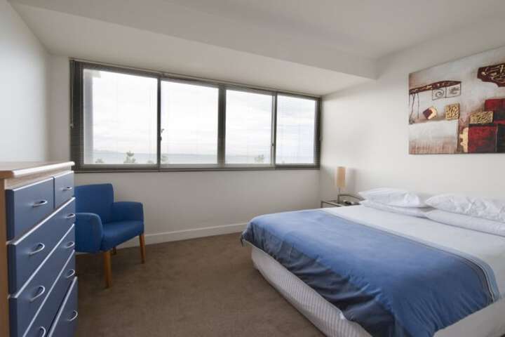 Room 10 of 28