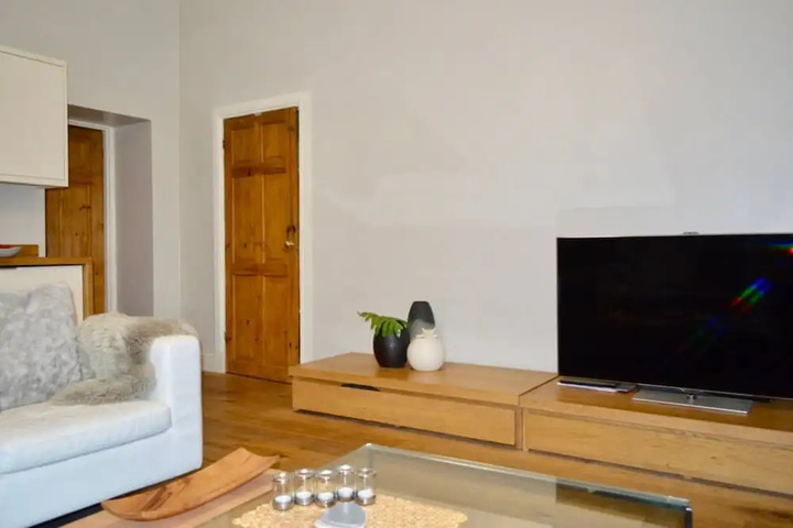 Room 5 of 15
