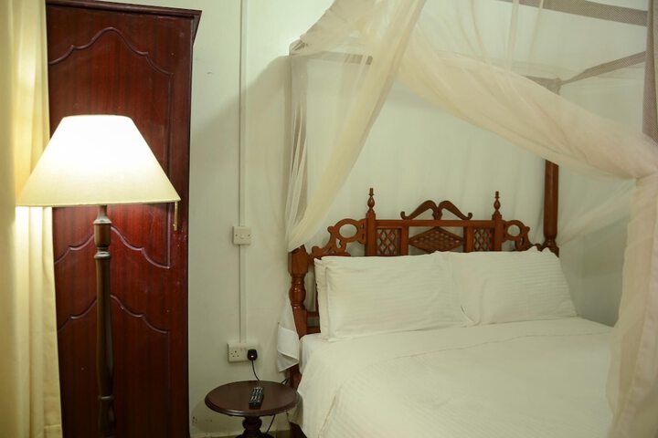 Room 12 of 36