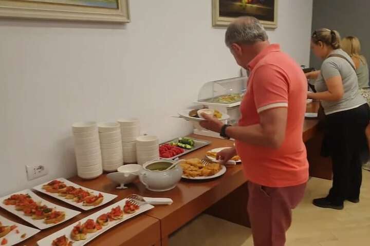 Dining 93 of 104
