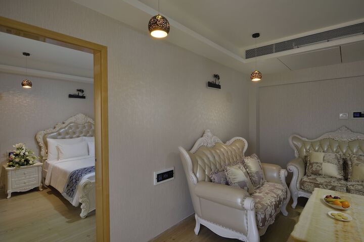 Room 10 of 25