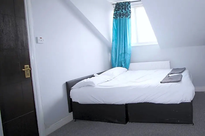 Room 8 of 12