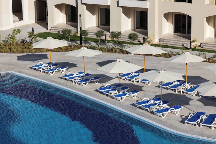 Pool 21 of 39