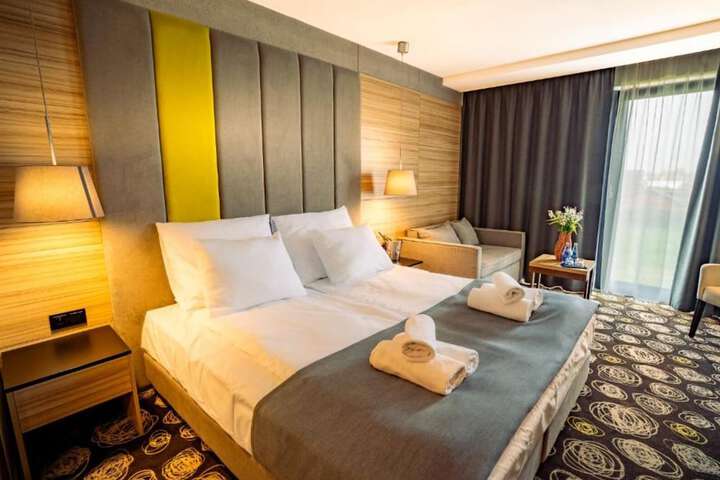 Room 16 of 36