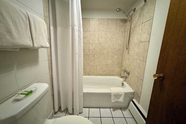 Room 7 of 11