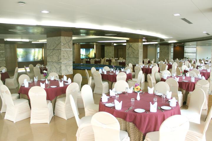 Ballroom/Hall 30 of 36