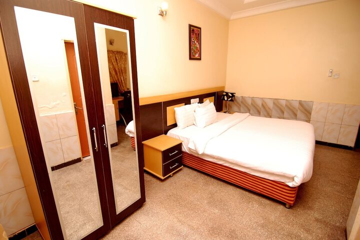 Room 9 of 44