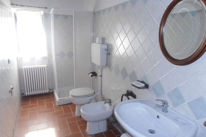 Room 13 of 33