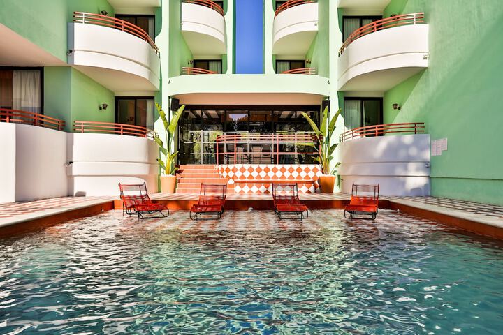 Pool 33 of 70