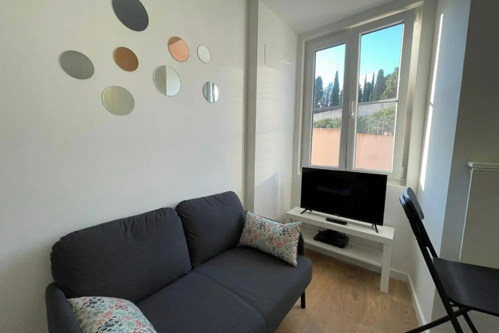 Room 9 of 11