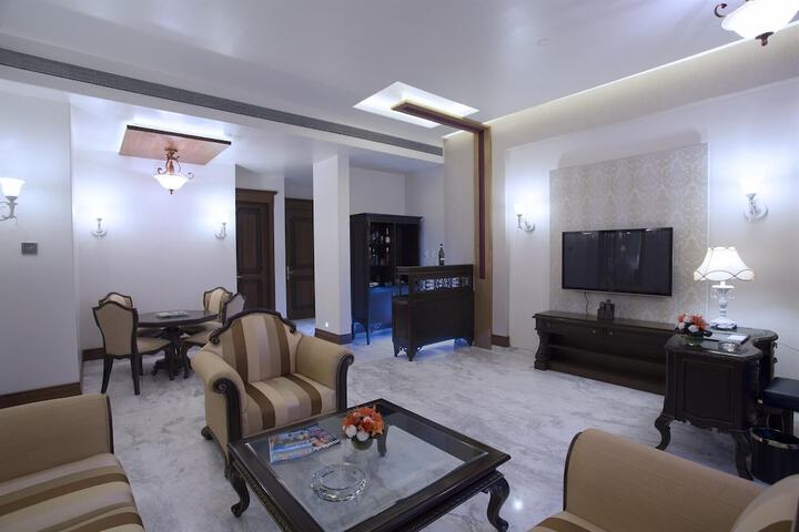 Room 10 of 46