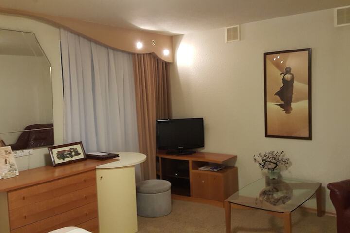 Room 7 of 107