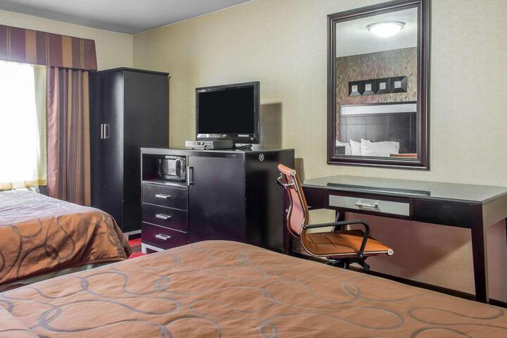 2 Queen Beds (1 of 8)