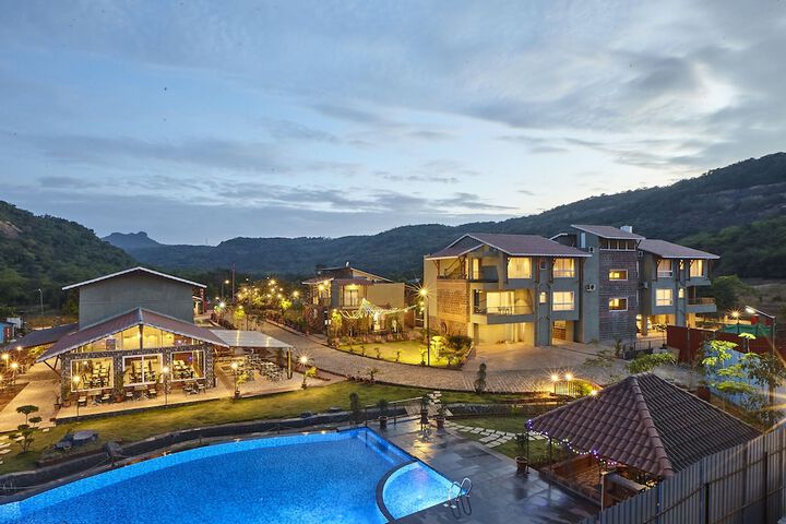 Mastiff Grand La Villae Resort in Mawal