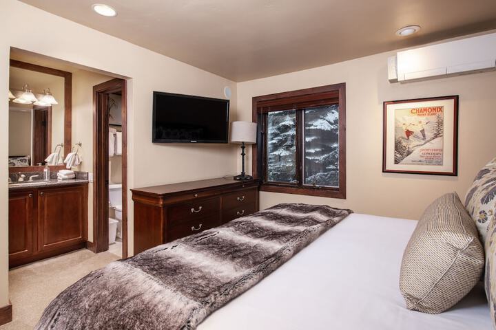 Room 7 of 40