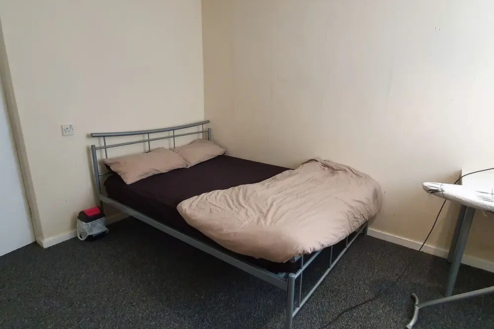 Room 5 of 15