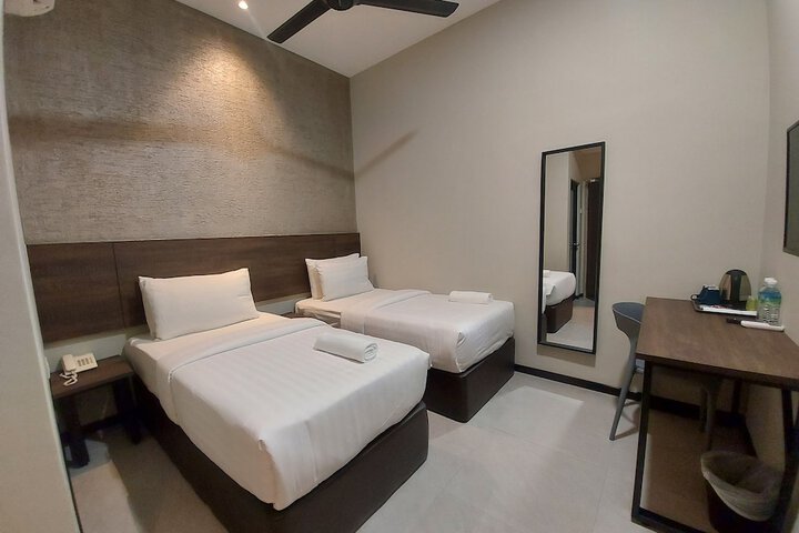 Room 72 of 138