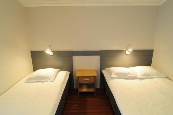 Room 11 of 36
