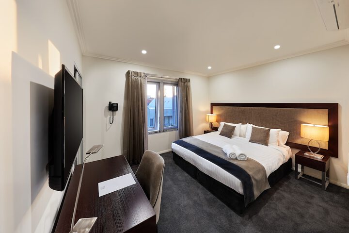 Room 5 of 32
