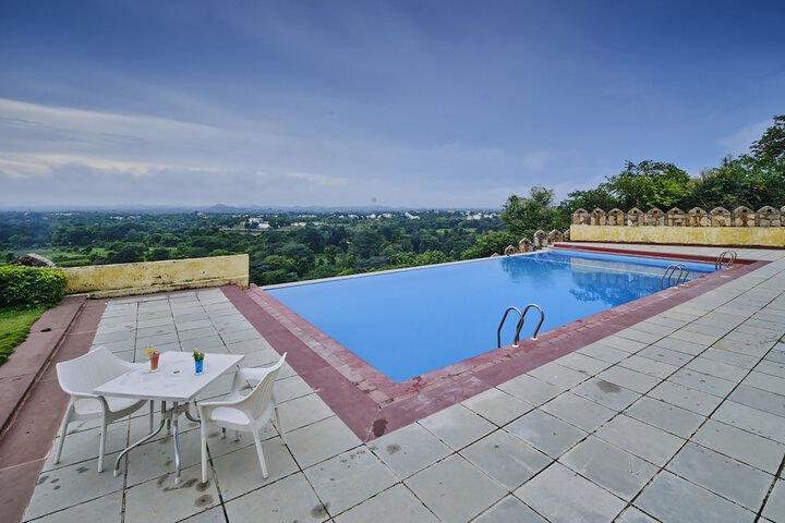 Hotel Pool