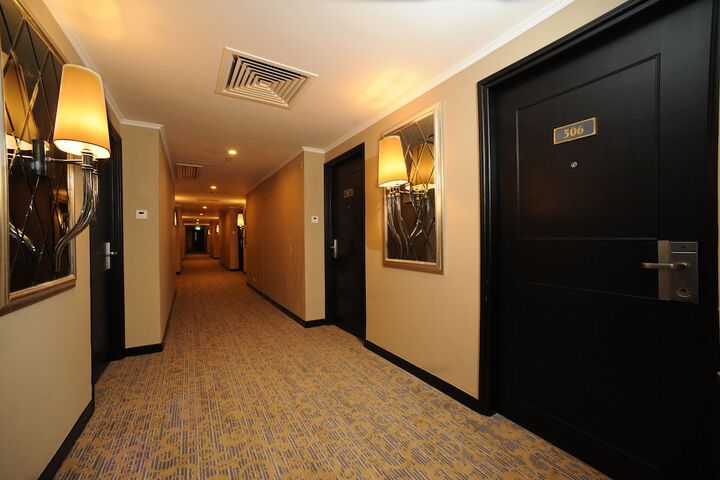 Ballroom/Hall 54 of 59