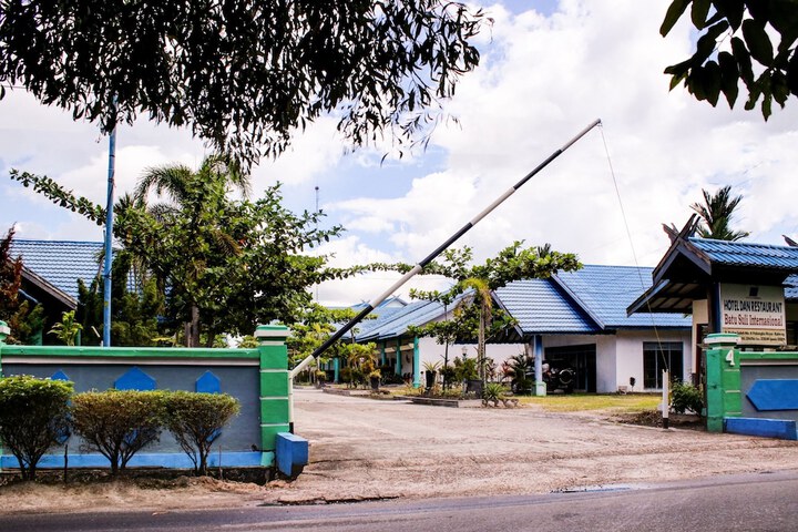 Exterior of Capital O 90417 Hotel Batu Suli Internasional