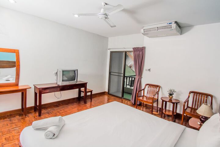 Room 6 of 38