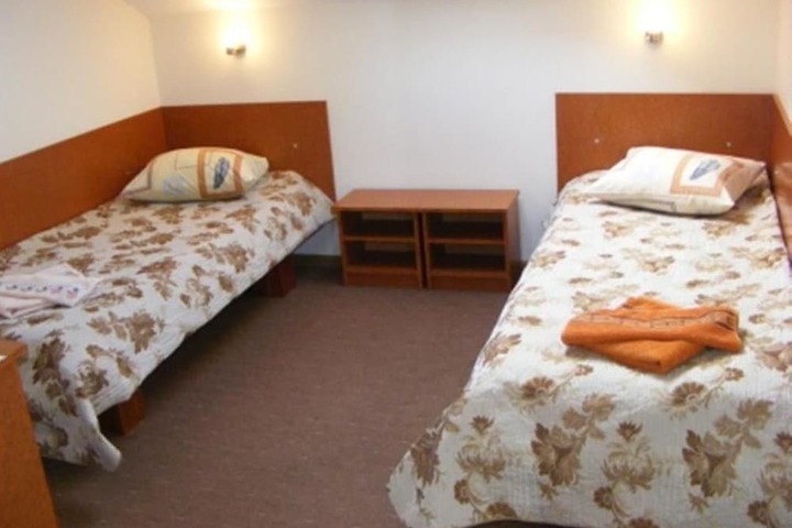Room 2 of 27