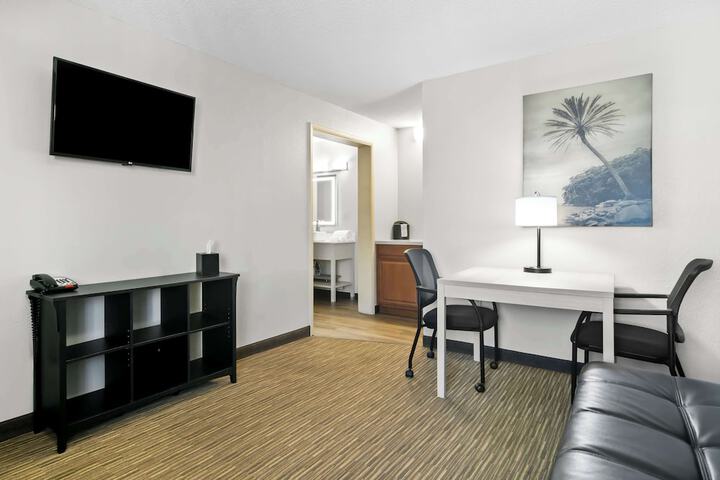 Room 17 of 35