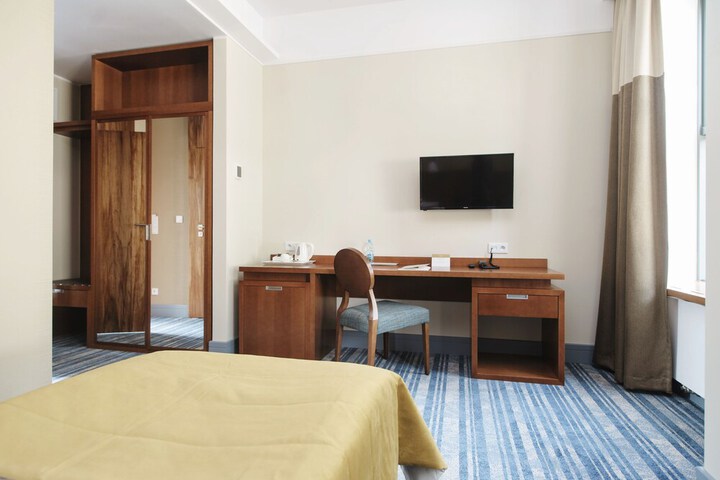 Room 13 of 89