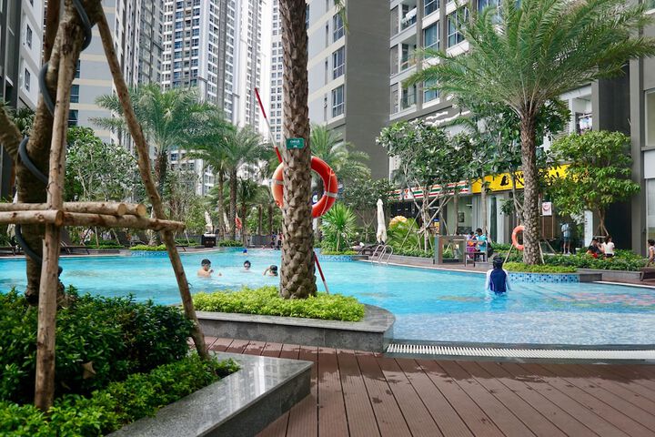 Pool 17 of 33