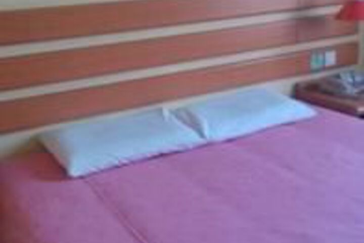 Room 12 of 21