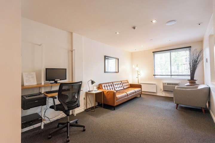 Business Center 55 of 59