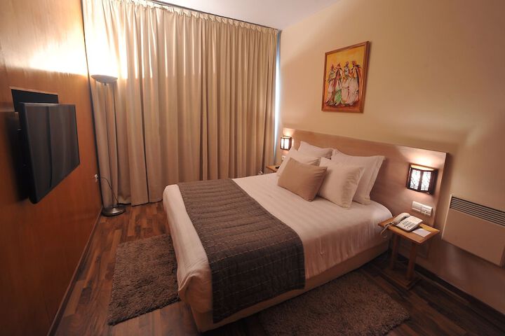 Room 15 of 68