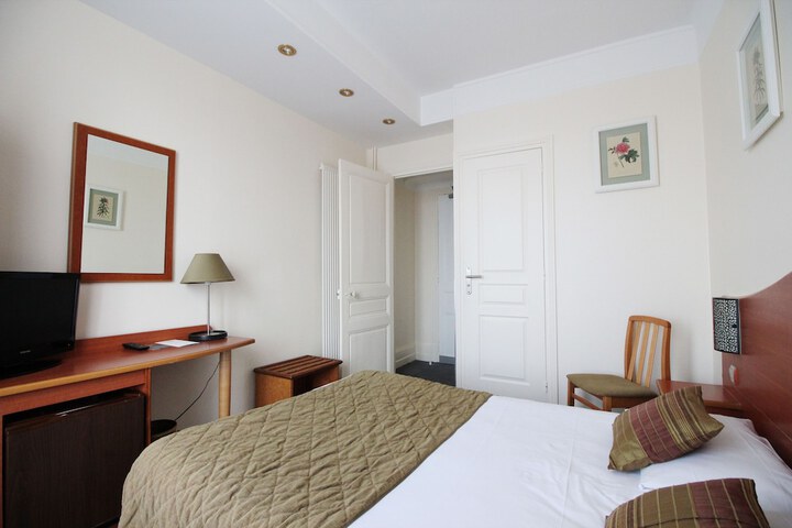 Room 50 of 148